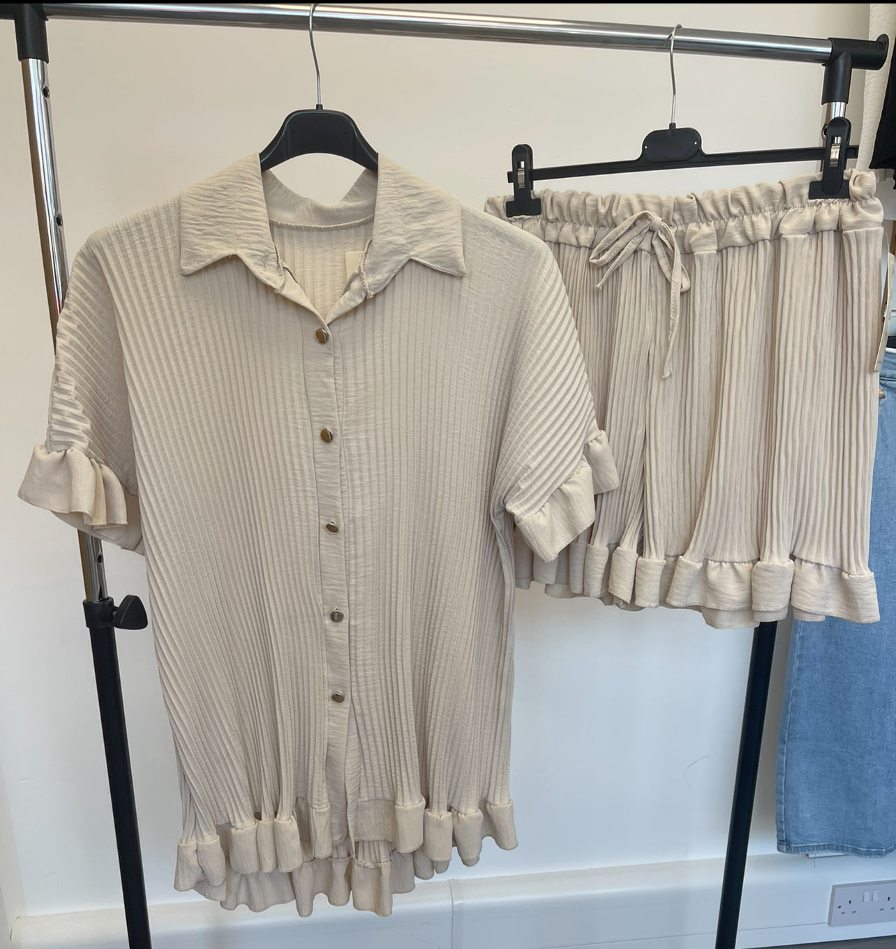 Women’s pleated shorts set